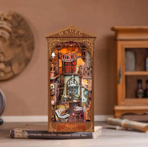 Magic House Book Nook (HP)